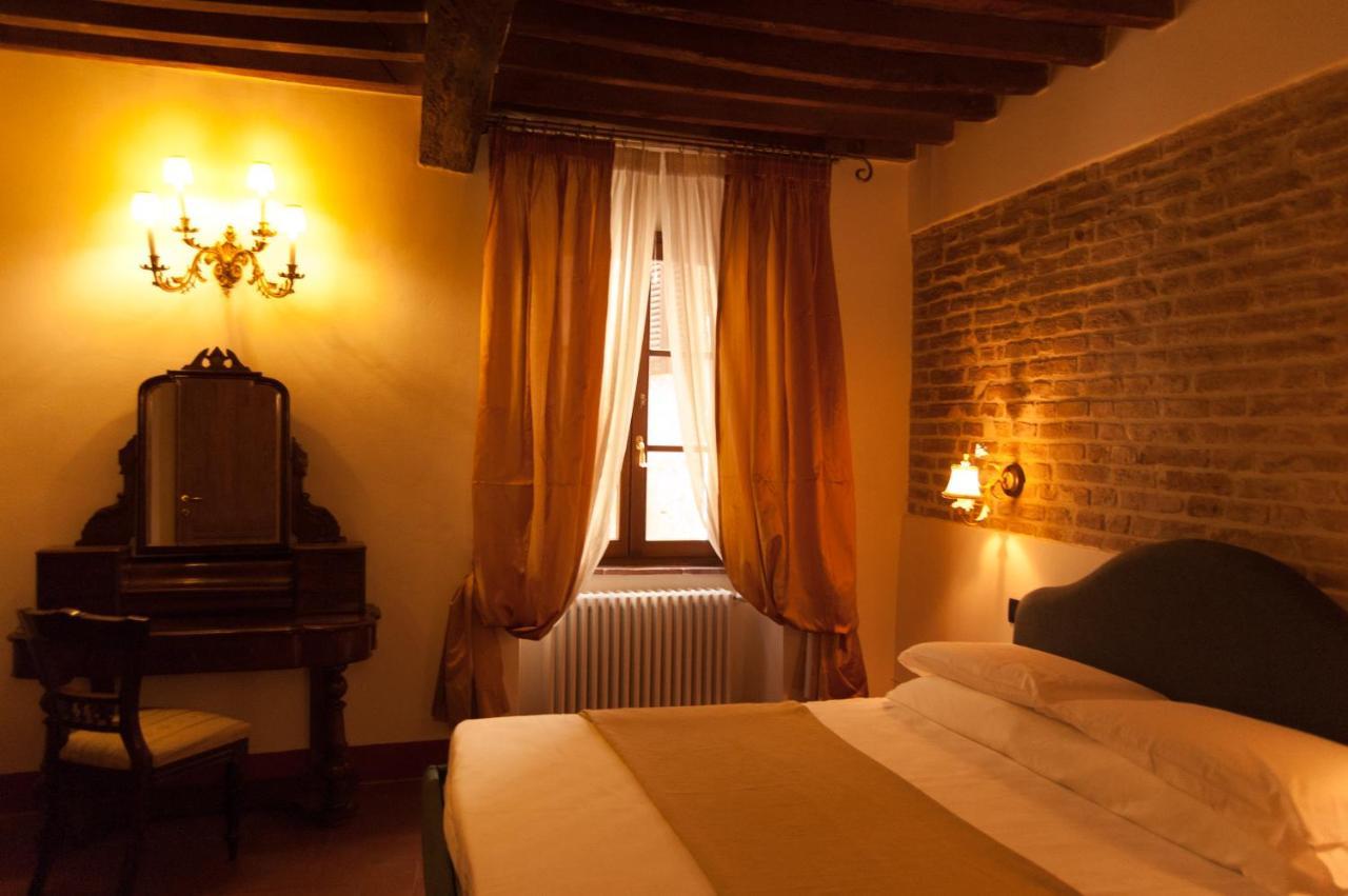 Palazzo Benucci Acomodação com café da manhã San Gimignano Exterior foto